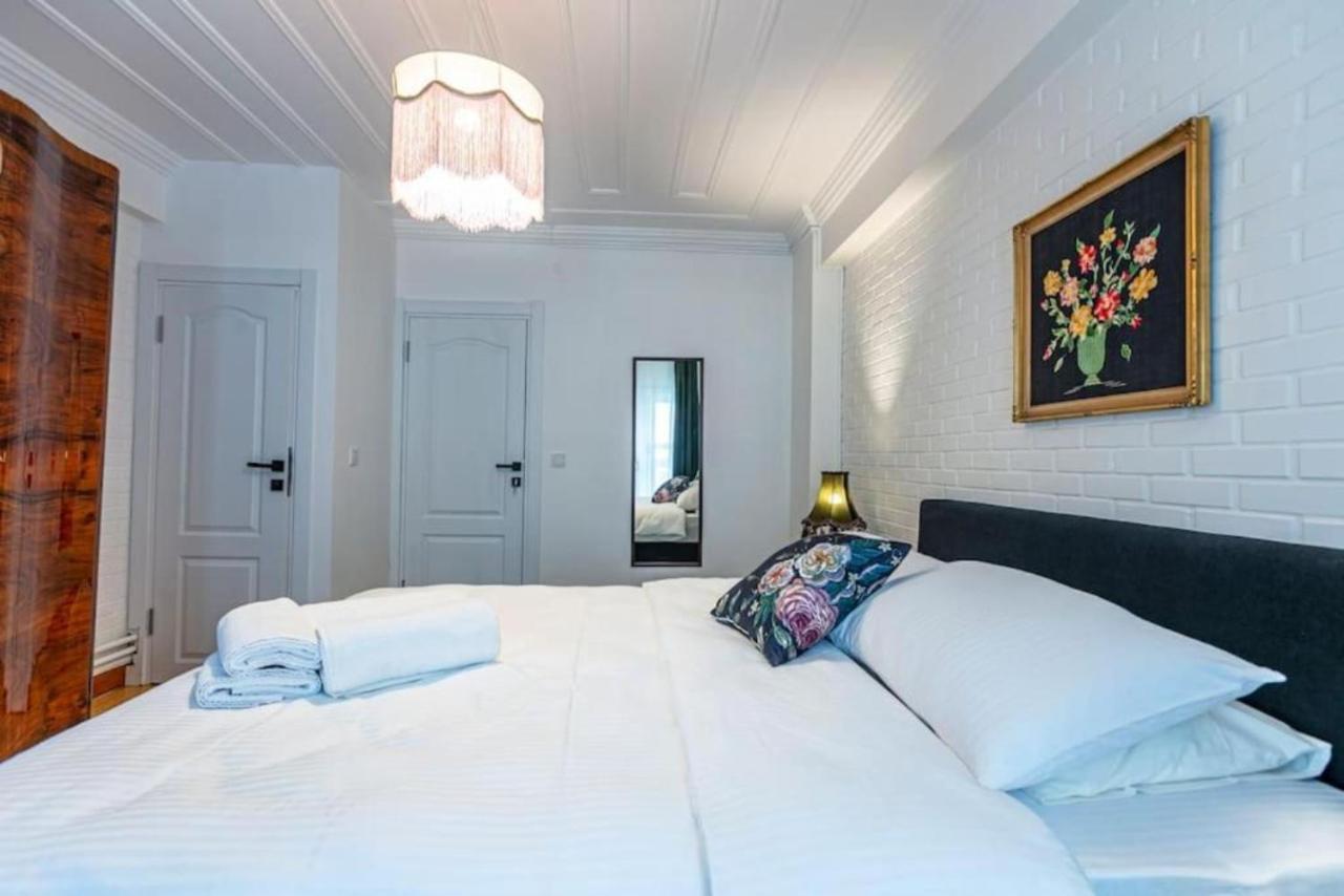 Historical 4-br Steps From Besiktas Stadium & Bosphorus Views - Prime Nisantasi Location!