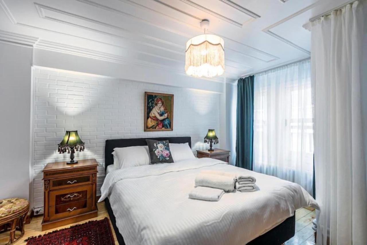 Historical 4-br Steps From Besiktas Stadium & Bosphorus Views - Prime Nisantasi Location! İstanbul