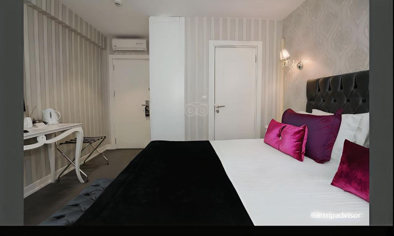 Pera Hotel *