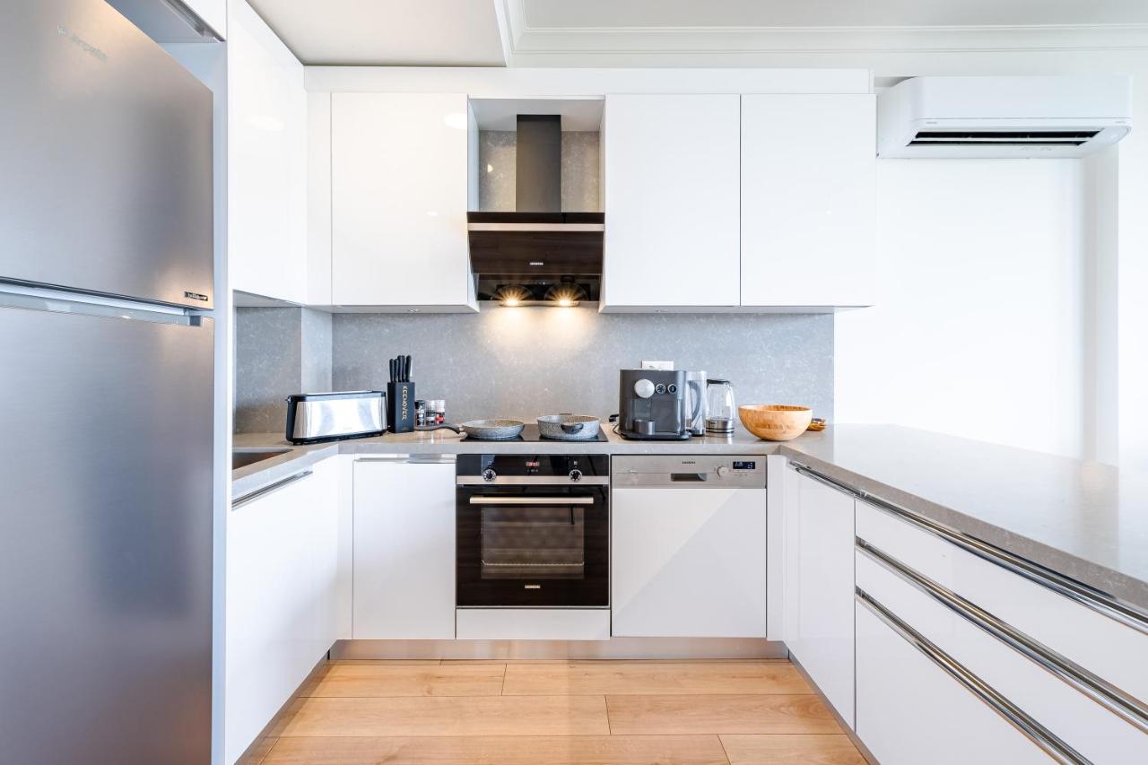 Homie - Luxury In Macka Daire