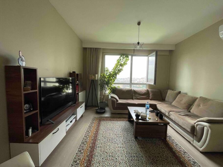 Acik Havuz Ve Deniz Manzarasi Sunan Site Ev Apartment Istanbul