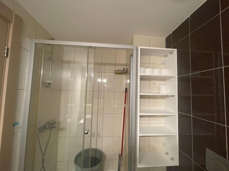 Apartment Acik Havuz Ve Deniz Manzarasi Sunan Site Ev Istanbul