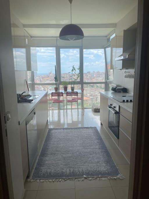 Acik Havuz Ve Deniz Manzarasi Sunan Site Ev * Istanbul