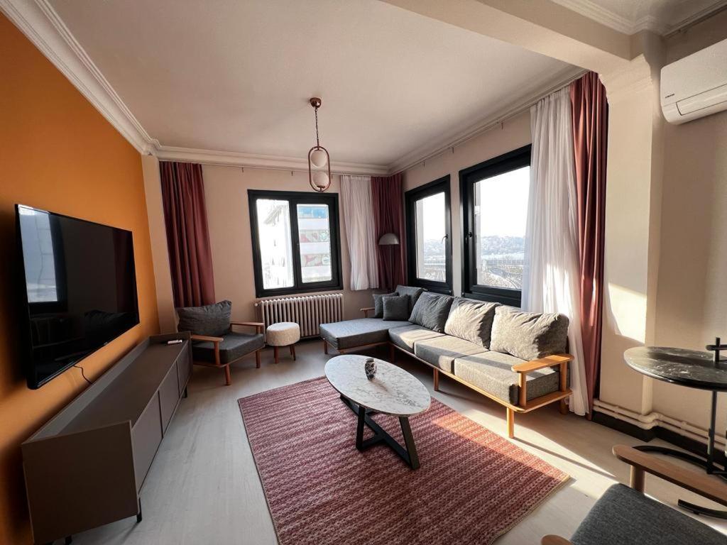 Wonder Homes 7- Ultra Luxury , 4br, 2ba Sea View Karakoey Apartment *