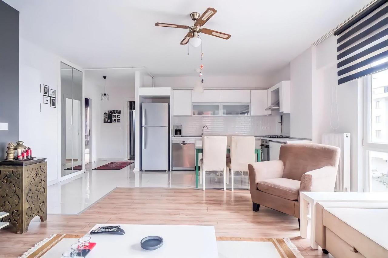 Sea And View In Maltepe Apartment