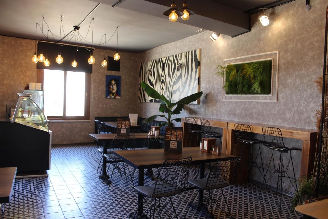 Otel Black Art