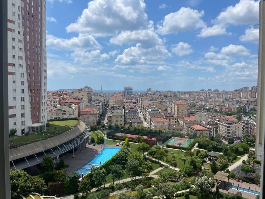 Acik Havuz Ve Deniz Manzarasi Sunan Site Ev Apartment Istanbul
