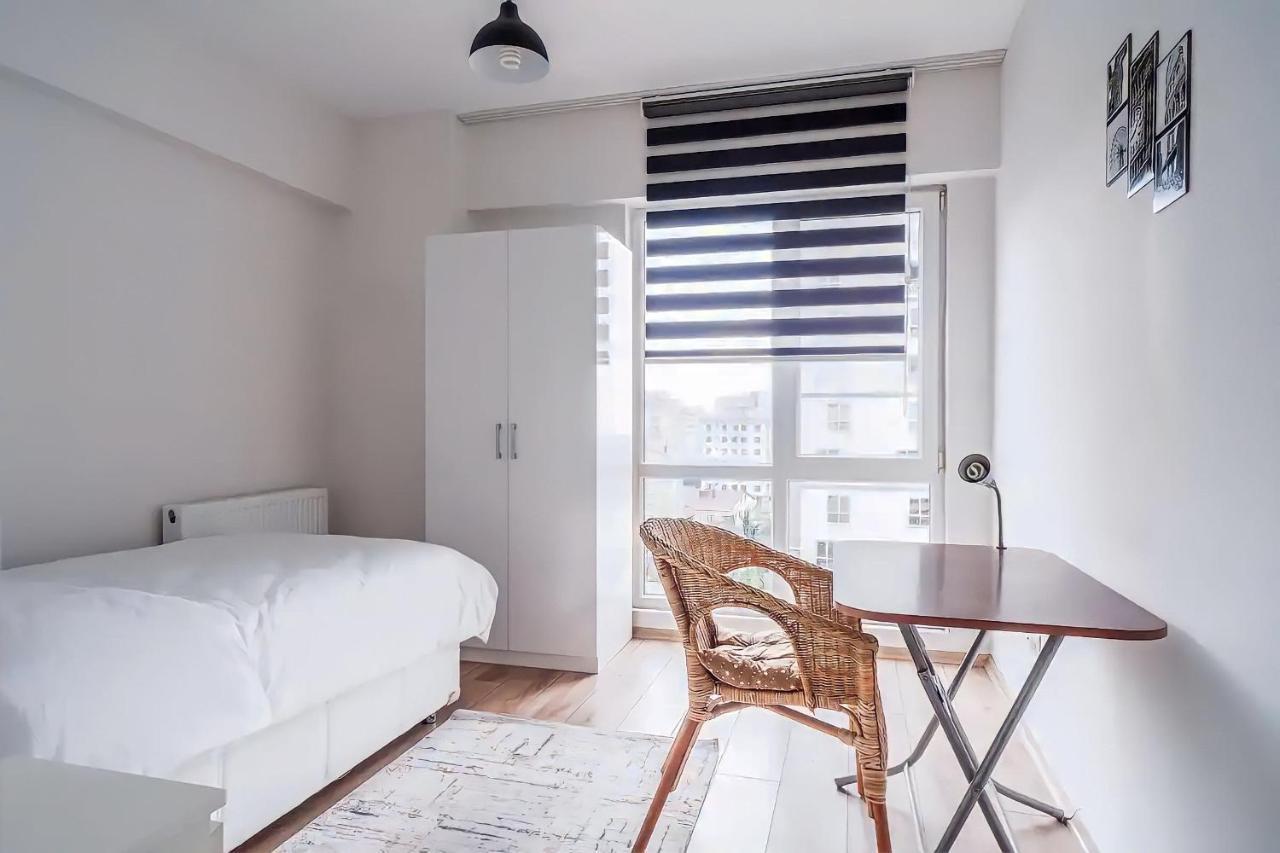 Sea And View In Maltepe Apartment