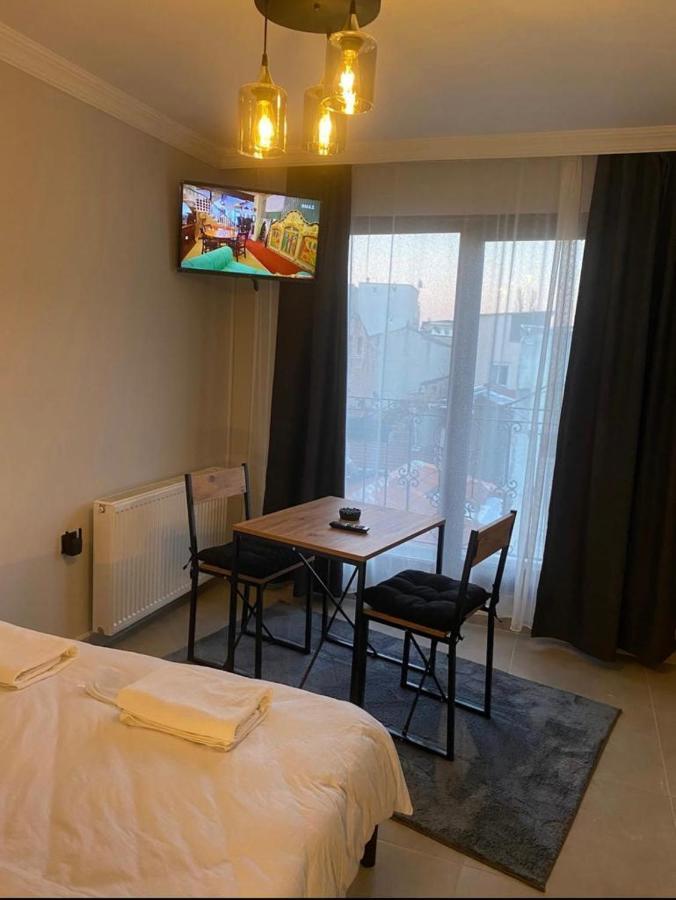 Apartment Street Suites *
