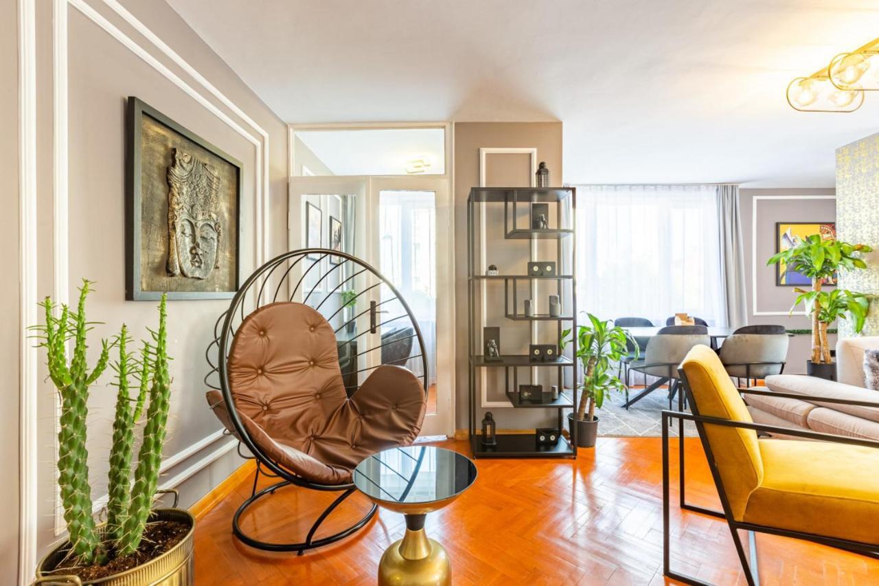 Apartament *