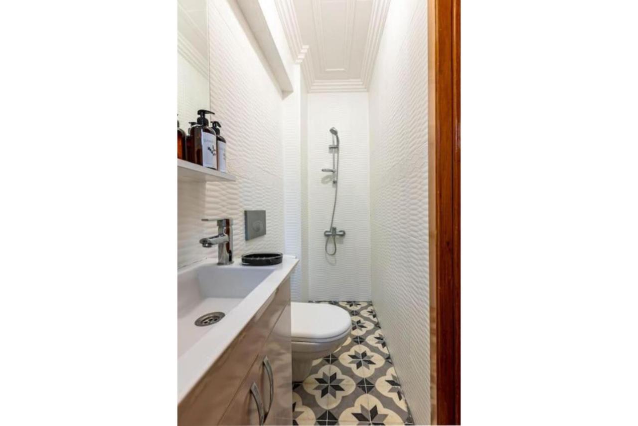 Daire Historical 4-br Steps From Besiktas Stadium & Bosphorus Views - Prime Nisantasi Location!