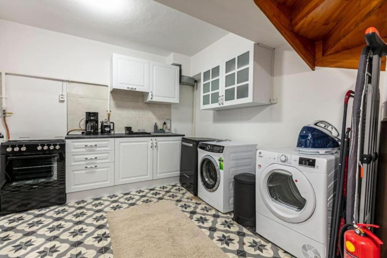 Historical 4-br Steps From Besiktas Stadium & Bosphorus Views - Prime Nisantasi Location! Daire