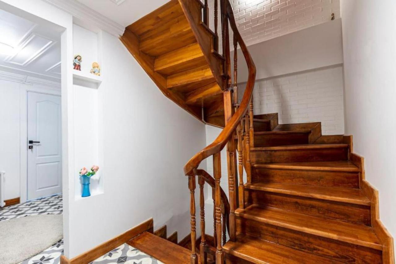Historical 4-br Steps From Besiktas Stadium & Bosphorus Views - Prime Nisantasi Location! Daire İstanbul