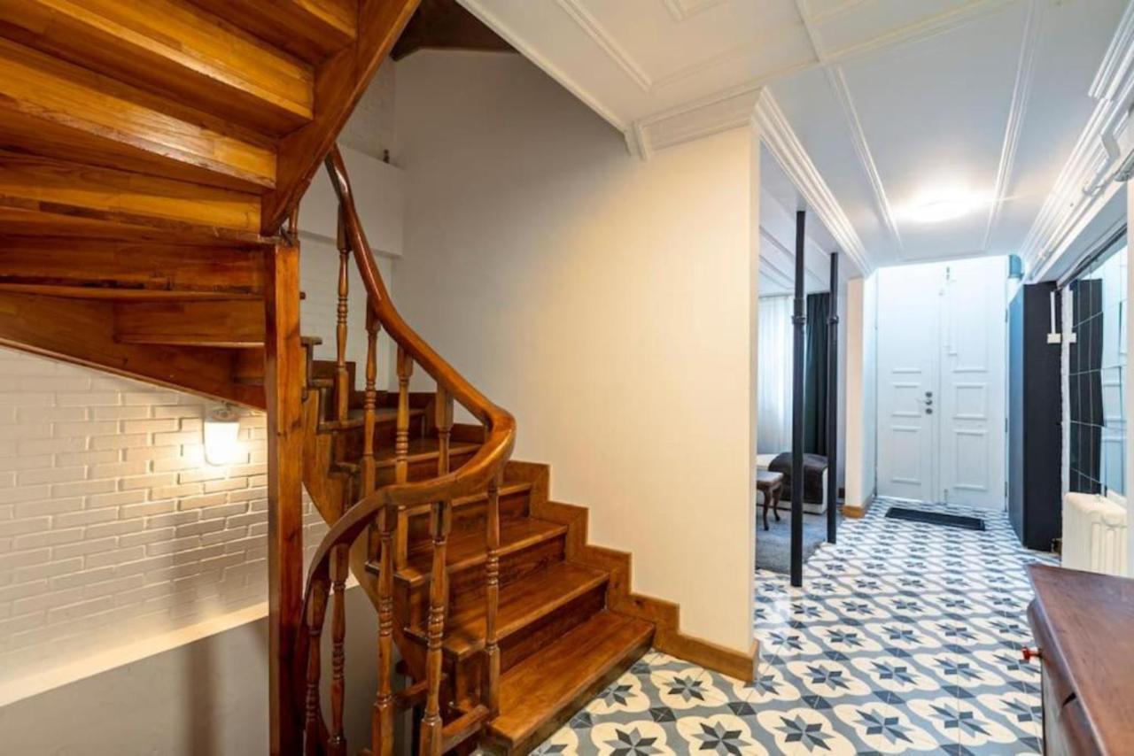 Historical 4-br Steps From Besiktas Stadium & Bosphorus Views - Prime Nisantasi Location! Daire