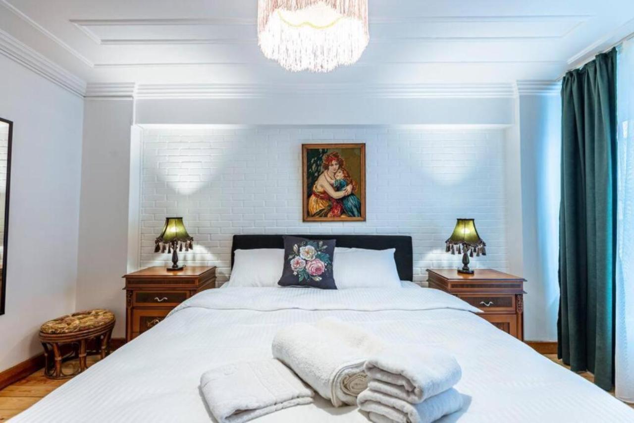 Historical 4-br Steps From Besiktas Stadium & Bosphorus Views - Prime Nisantasi Location! Daire