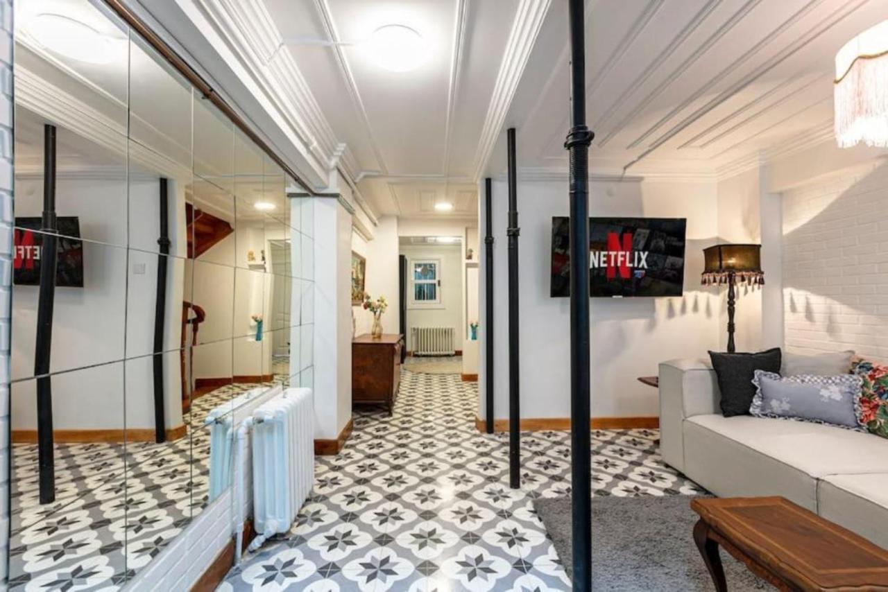 Historical 4-br Steps From Besiktas Stadium & Bosphorus Views - Prime Nisantasi Location! İstanbul