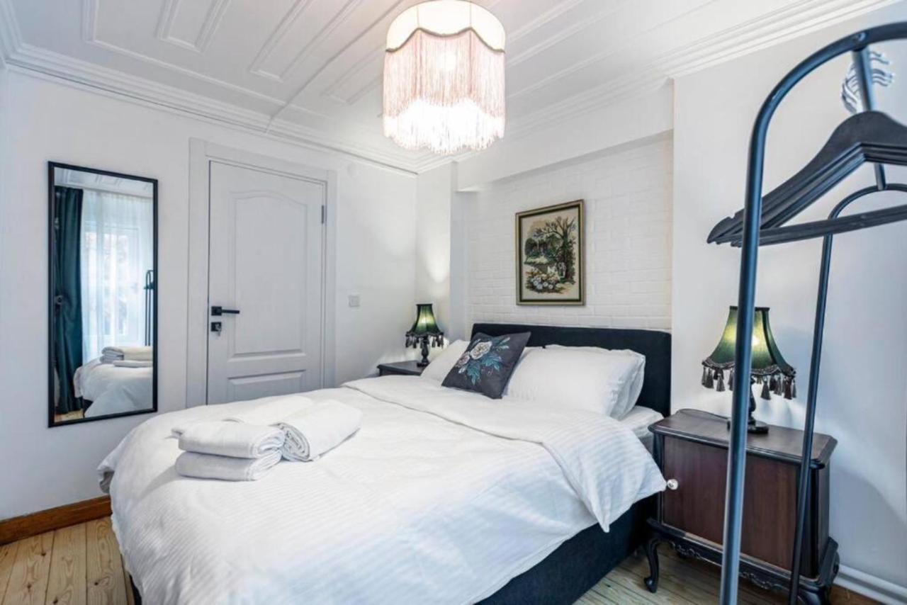 Historical 4-br Steps From Besiktas Stadium & Bosphorus Views - Prime Nisantasi Location! Apartment
