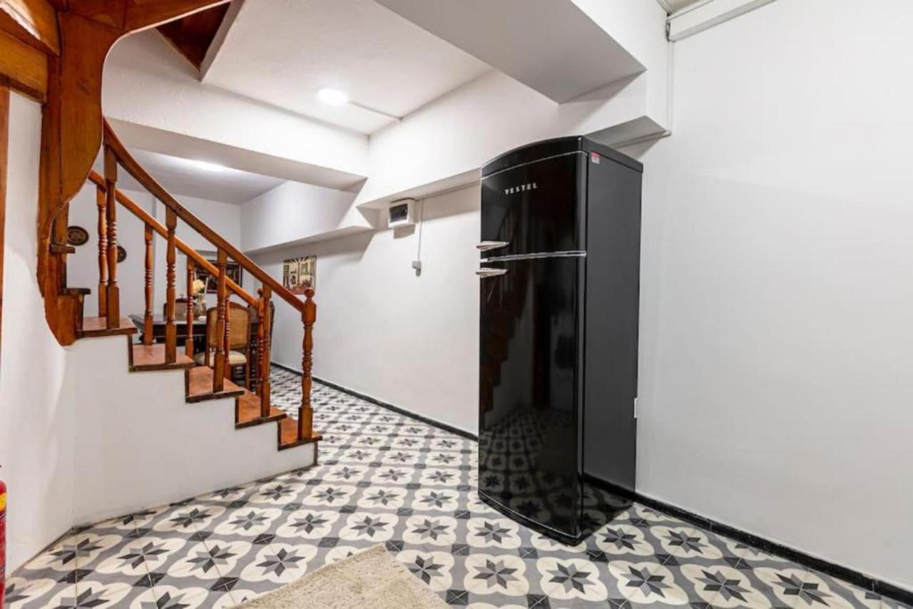 Daire Historical 4-br Steps From Besiktas Stadium & Bosphorus Views - Prime Nisantasi Location! İstanbul