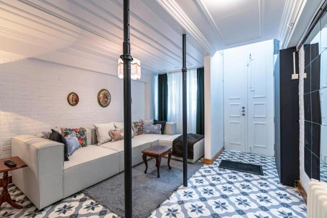 Historical 4-br Steps From Besiktas Stadium & Bosphorus Views - Prime Nisantasi Location! Daire *