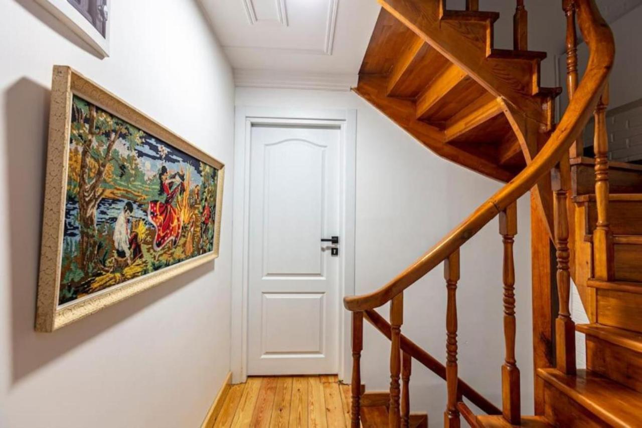 Historical 4-br Steps From Besiktas Stadium & Bosphorus Views - Prime Nisantasi Location! İstanbul
