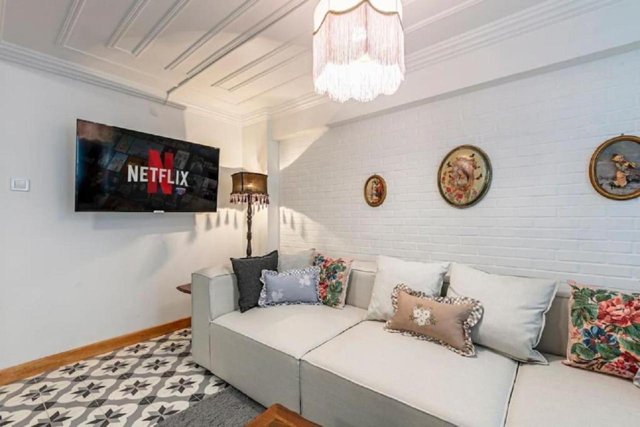 Historical 4-br Steps From Besiktas Stadium & Bosphorus Views - Prime Nisantasi Location! Daire