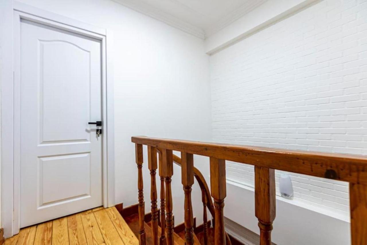 Historical 4-br Steps From Besiktas Stadium & Bosphorus Views - Prime Nisantasi Location! Daire *