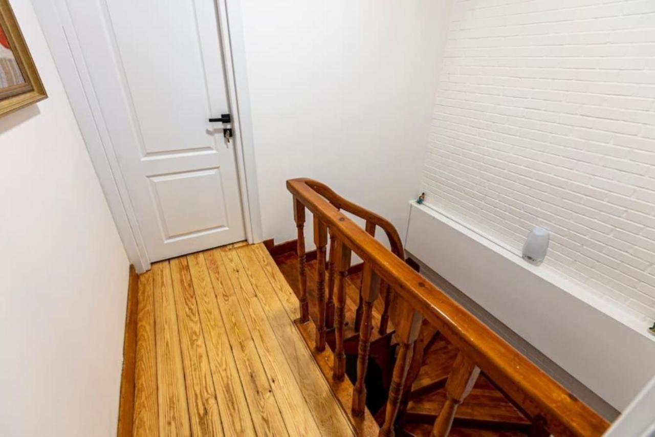 Historical 4-br Steps From Besiktas Stadium & Bosphorus Views - Prime Nisantasi Location! Daire İstanbul