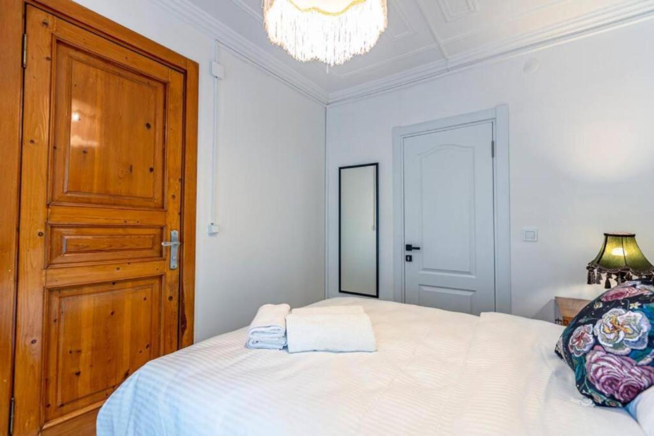 Historical 4-br Steps From Besiktas Stadium & Bosphorus Views - Prime Nisantasi Location! * Istanbul