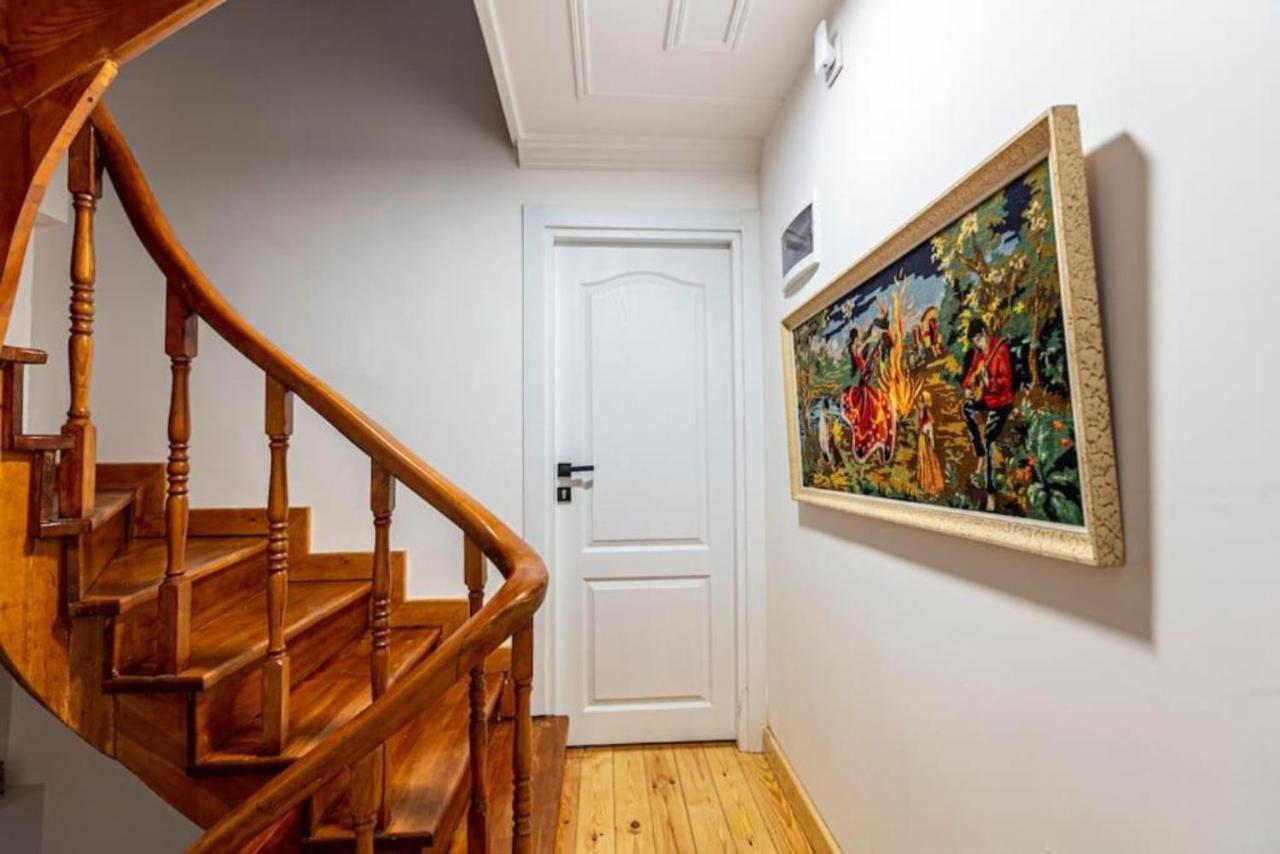 Historical 4-br Steps From Besiktas Stadium & Bosphorus Views - Prime Nisantasi Location! *