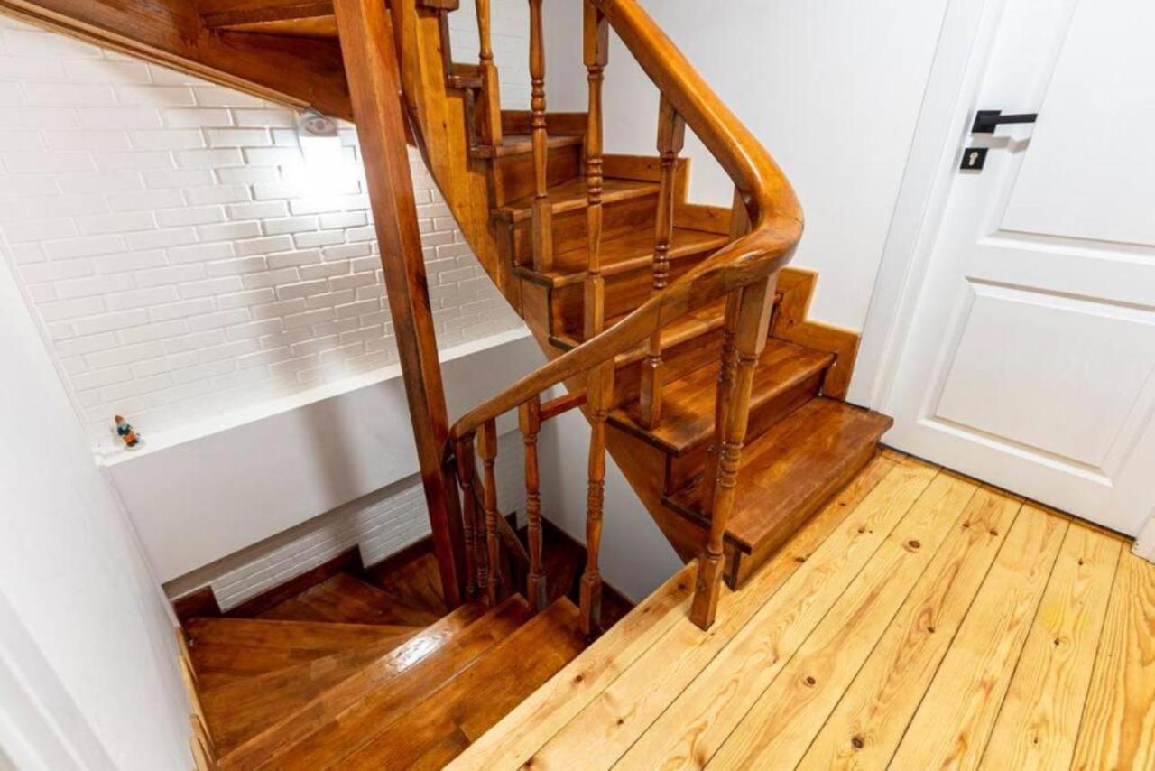 Daire Historical 4-br Steps From Besiktas Stadium & Bosphorus Views - Prime Nisantasi Location! *