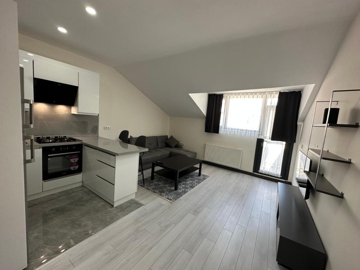 Rose Apartment *