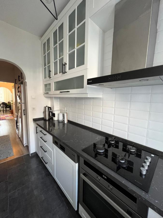 Centrally Located, 2+1 House In Taksim, Cihangir *