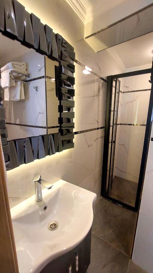 Apartment No 4 *
