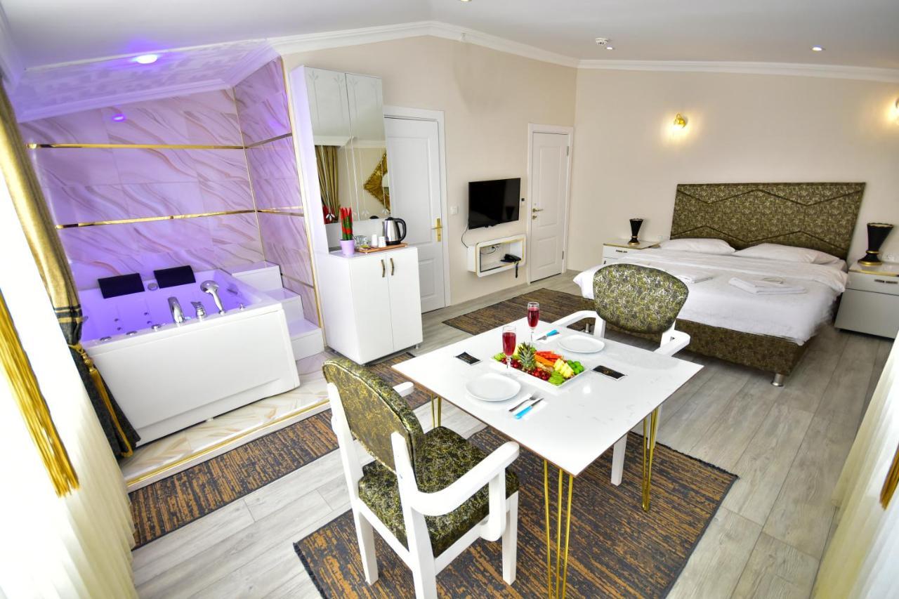 Loca Life Airport 3*