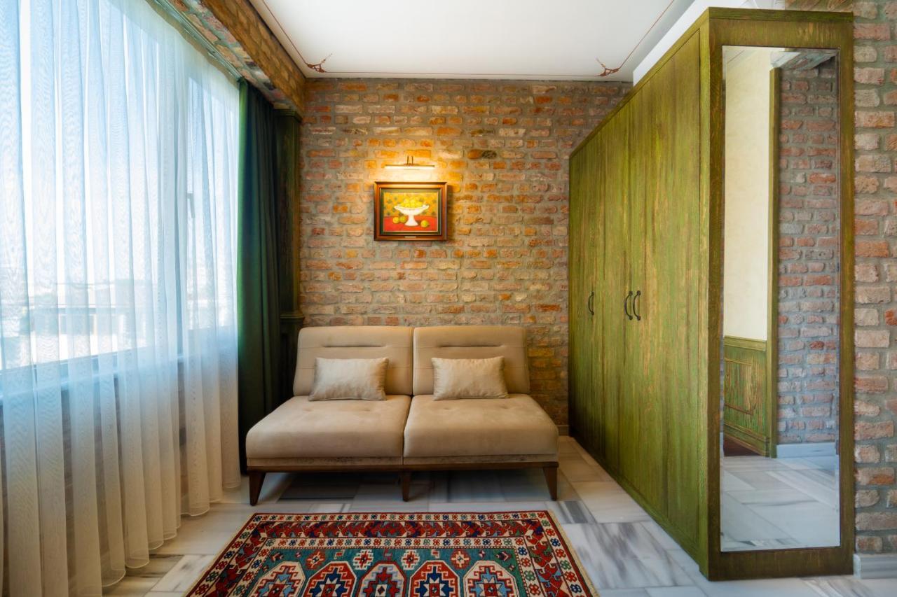 Tin Hotel