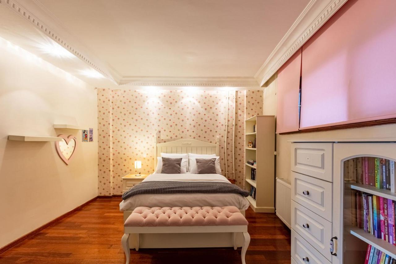 Flat Near Bosphorus Coast With View In Uskudar *