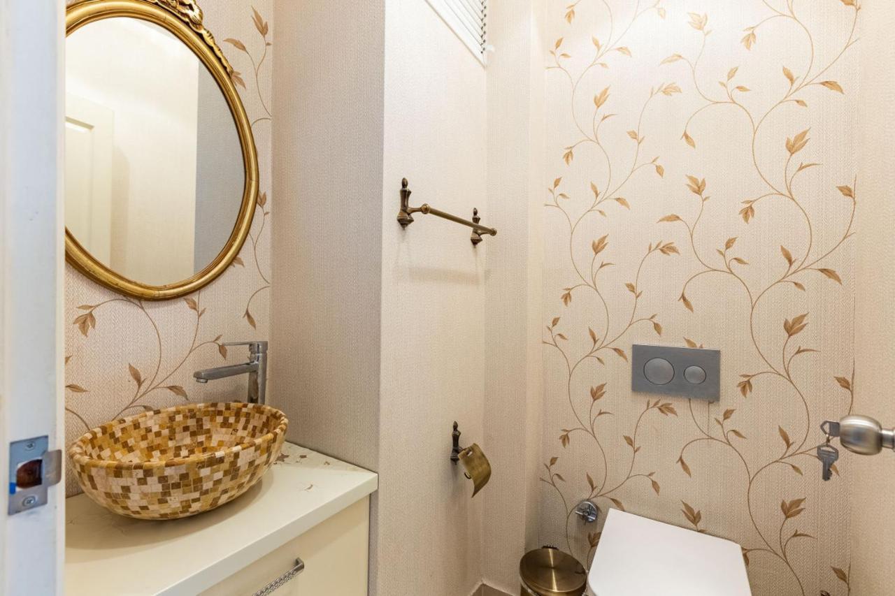 Flat Near Bosphorus Coast With View In Uskudar Istanbul