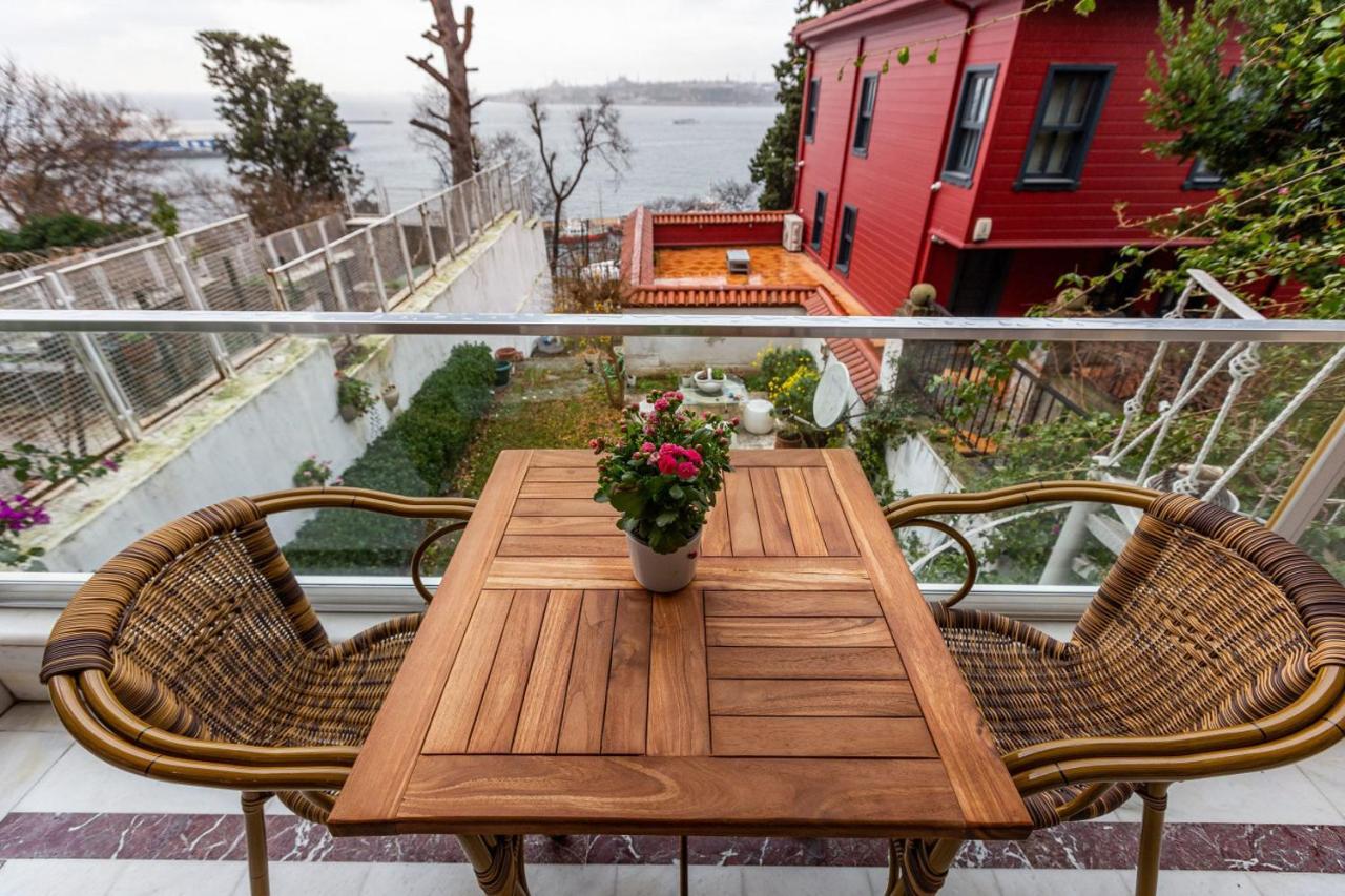 Flat Near Bosphorus Coast With View In Uskudar *