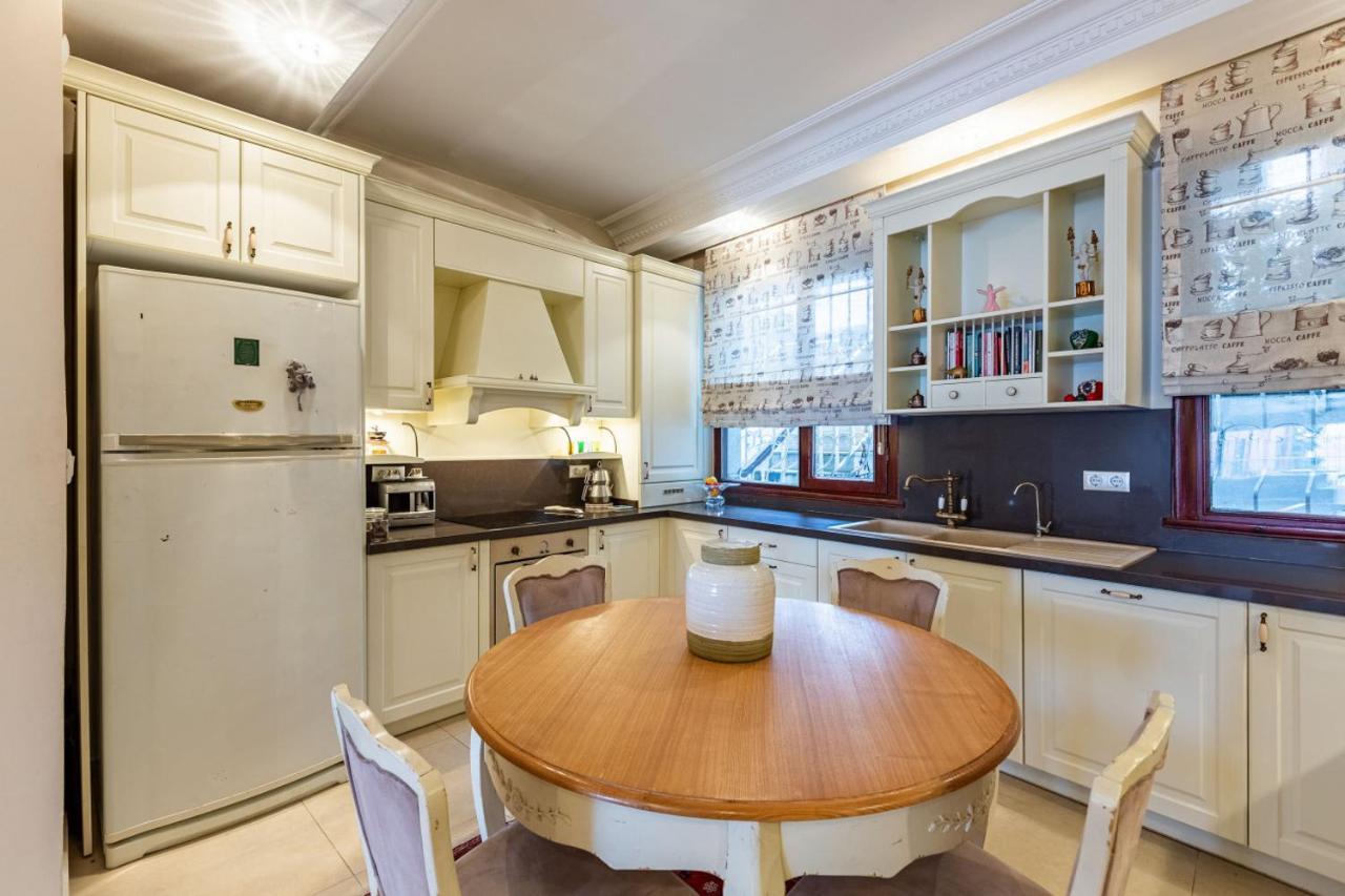 Flat Near Bosphorus Coast With View In Uskudar Apartment *