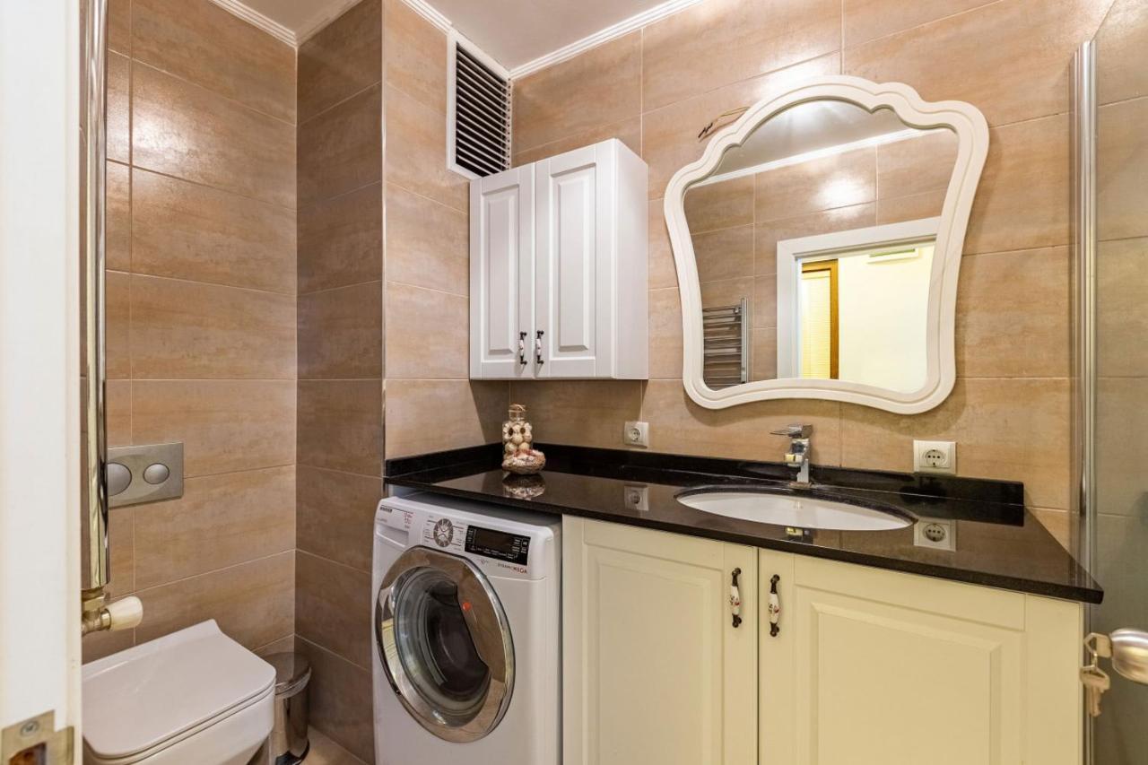 Flat Near Bosphorus Coast With View In Uskudar