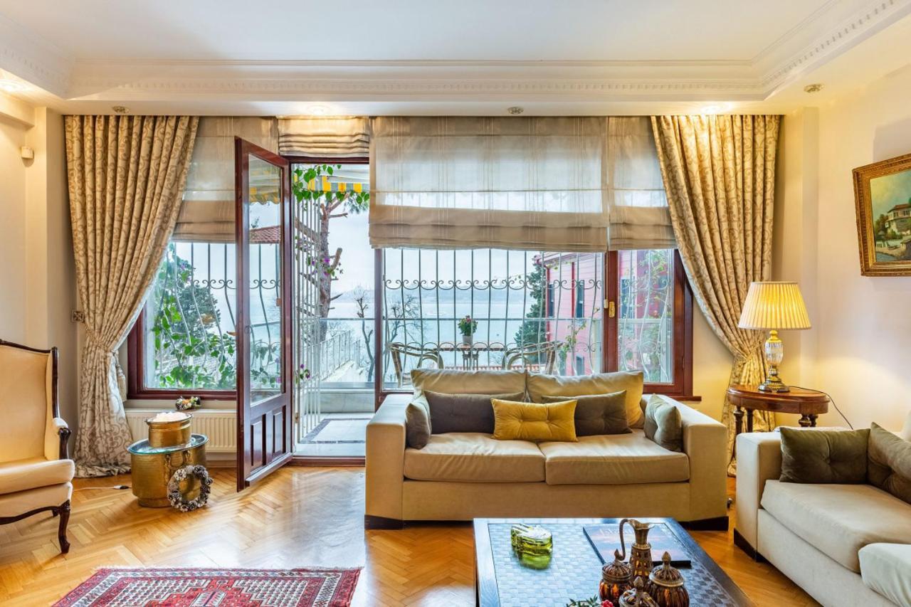 Flat Near Bosphorus Coast With View In Uskudar *