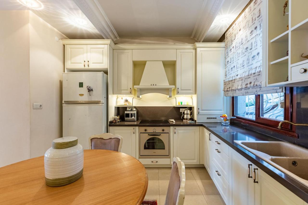 Flat Near Bosphorus Coast With View In Uskudar Apartment Istanbul