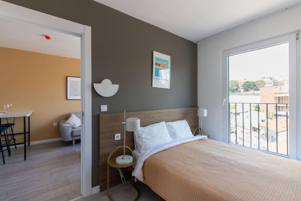 Cozy & Convenient 1br W/ Free Parking #180 *