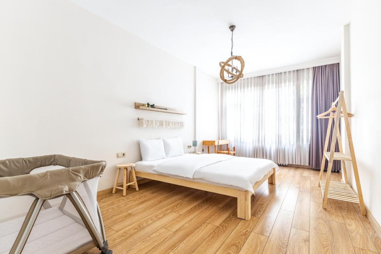 Apartment Flat W Balcony 1 Min To Bagdat Avenue In Kadikoy *
