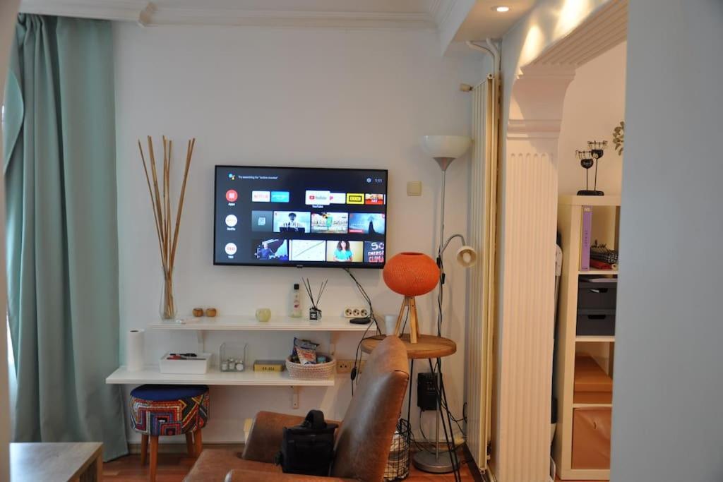 1+1 Flat In Cihangir With Cozy Backyard