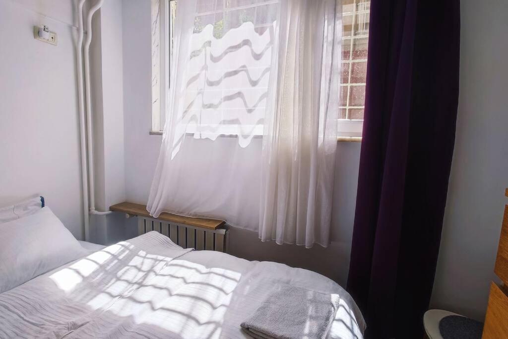 Apartment 1+1 Flat In Cihangir With Cozy Backyard Istanbul