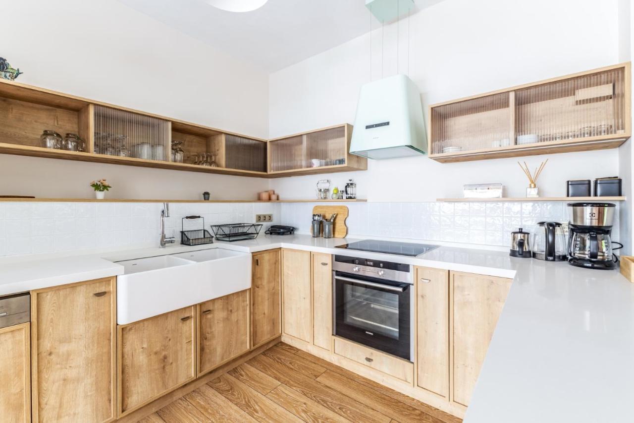 Apartment Flat W Balcony 1 Min To Bagdat Avenue In Kadikoy *