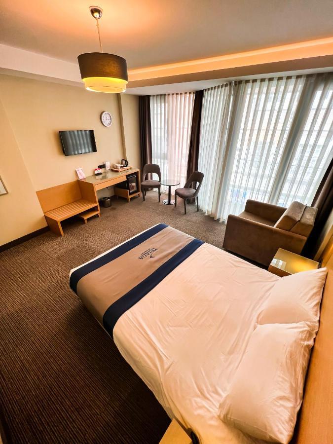 Triada Karakoey Istanbul