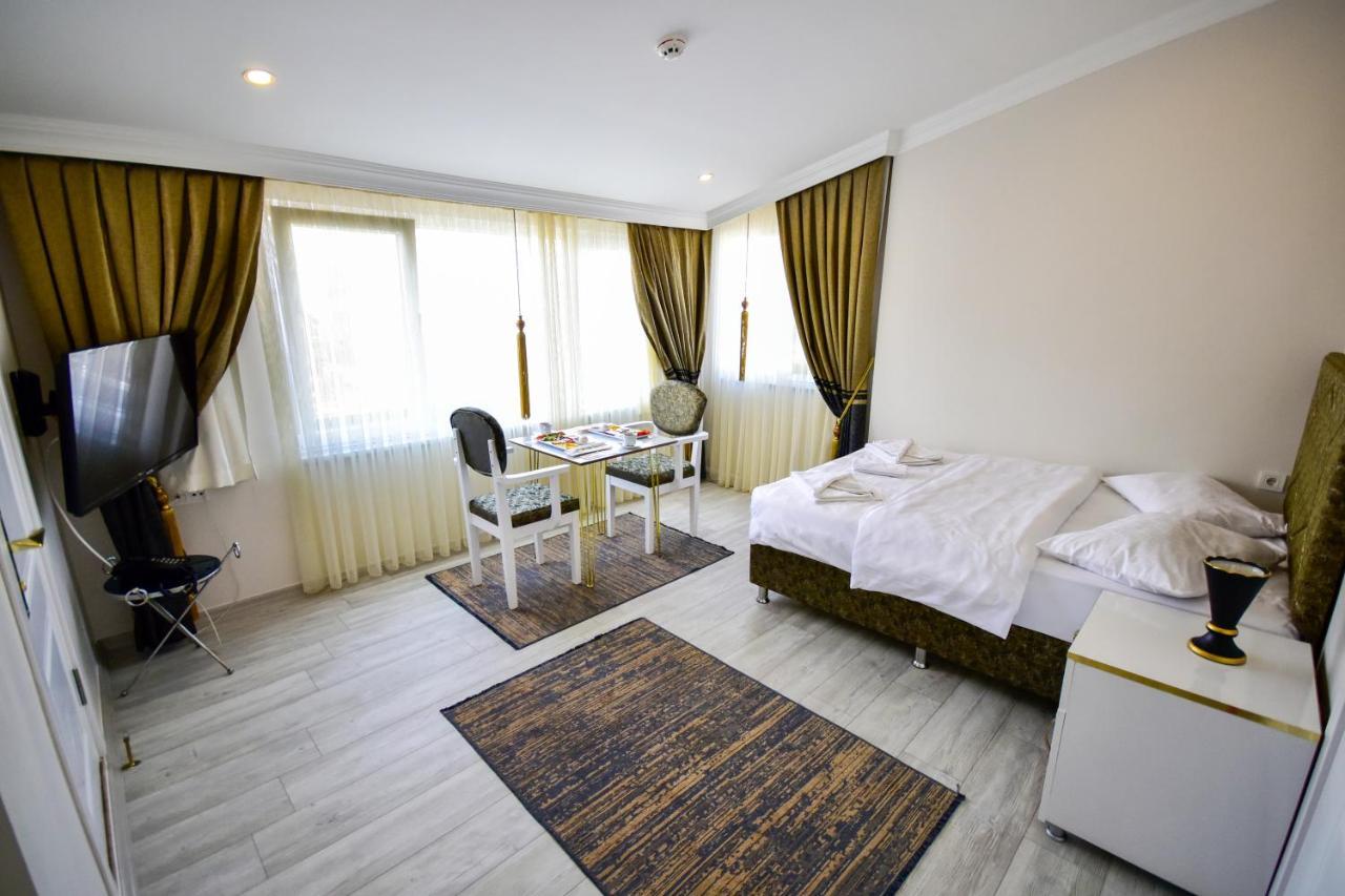 Hotel Loca Life Airport