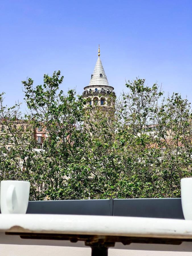 Triada Karakoey Istanbul